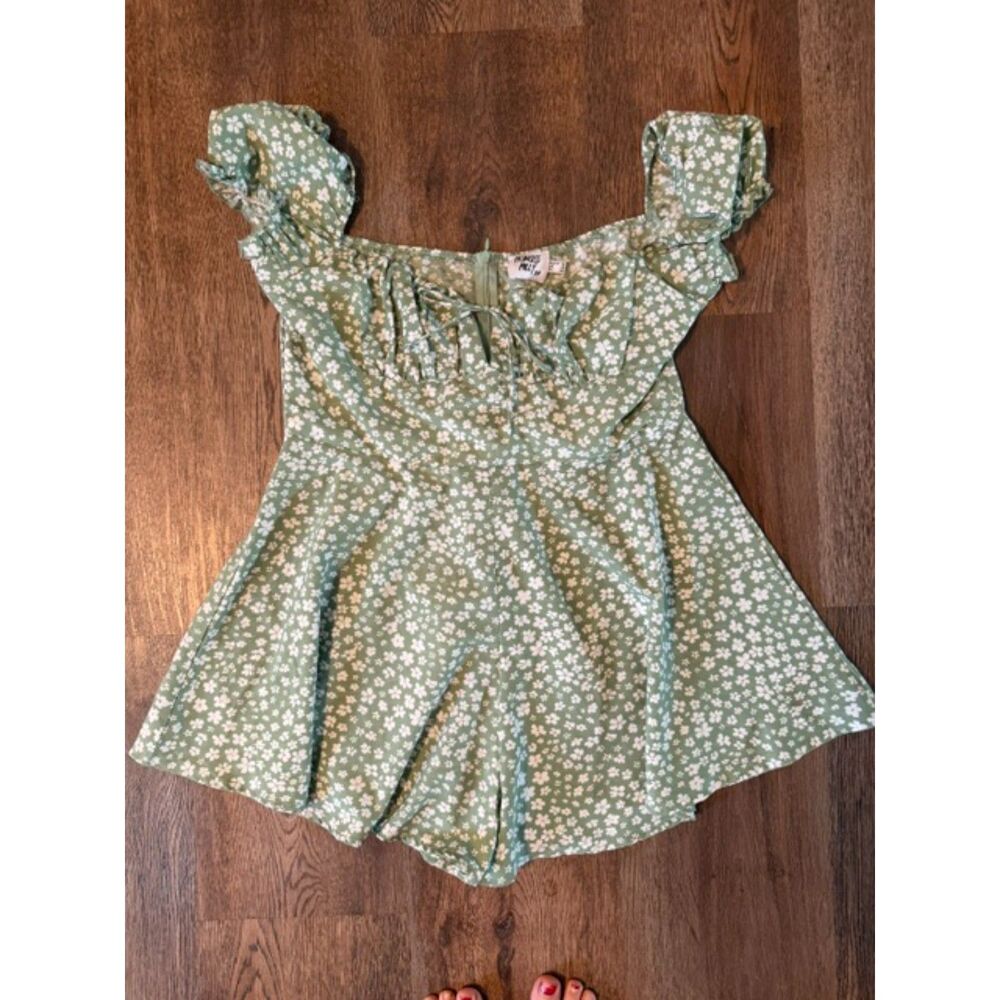 Princess Polly Green with flowers Romper size 12